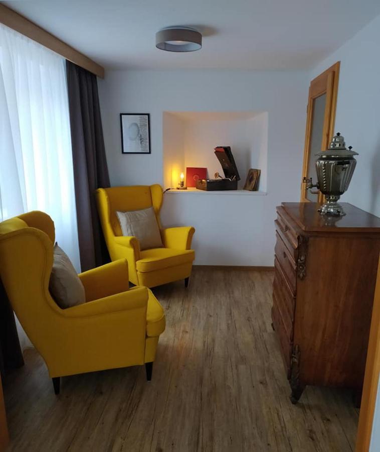 Anicka Villa *